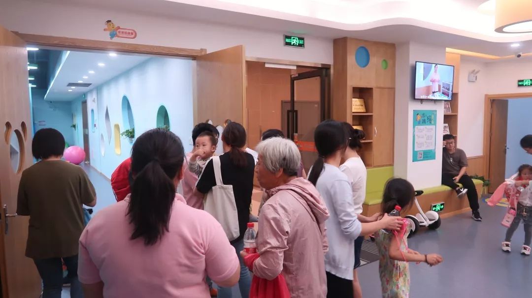 第四届芒果熊公益跳绳课正在进行中