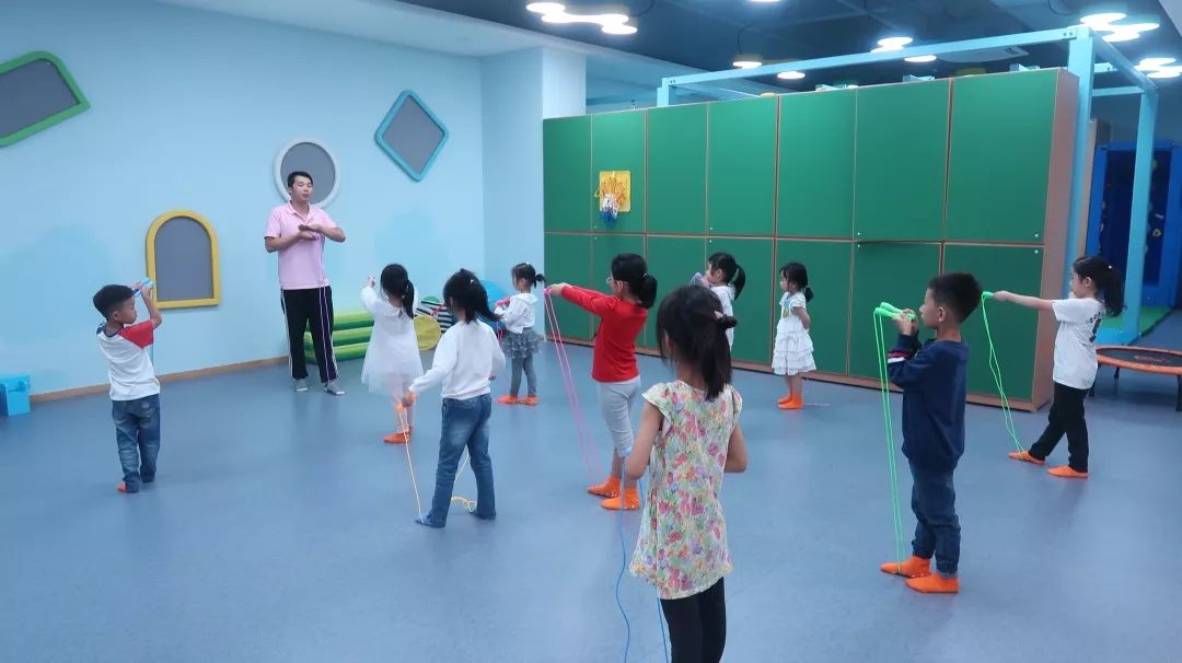 第四届芒果熊公益跳绳课正在进行中