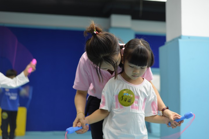 第四届芒果熊公益跳绳课正在进行中